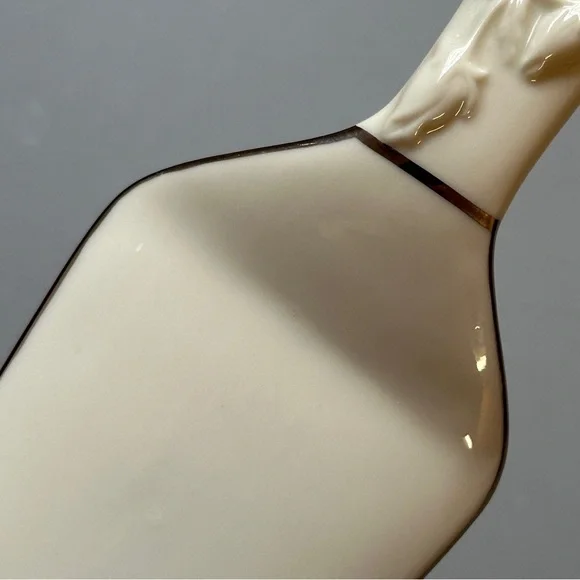 Vintage Royal Limited Porcelain Cake Server - Ivory - Picture 6 of 11